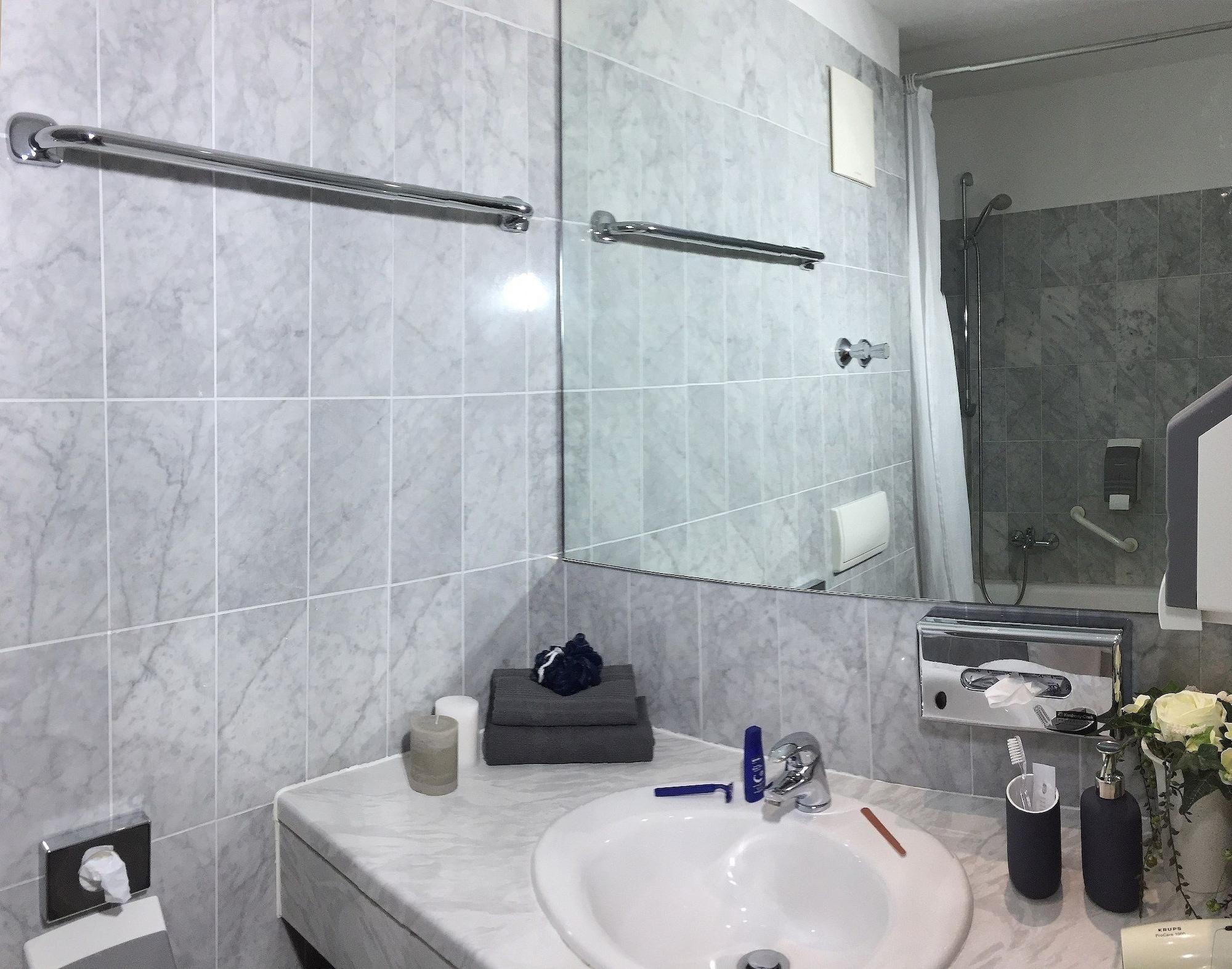 Kempe Komfort Plus Hotel 졸링겐 외부 사진